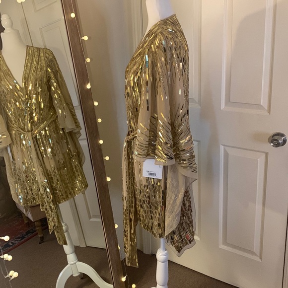 MAC DUGGAL
Cape Back Geometric Sequin Robe Mini Dress - Picture 10 of 17